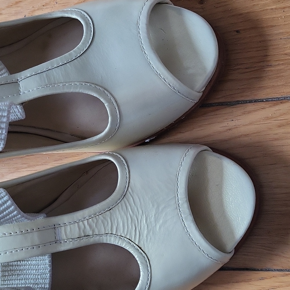 Modern vintage 36 mary janes in gold - Picture 4 of 8